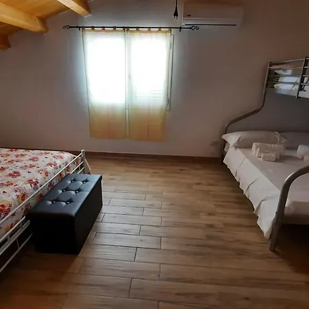 Debel House Bed & Breakfast