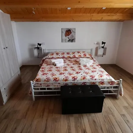 Bed & Breakfast Debel House