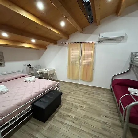 Debel House Bed & Breakfast *